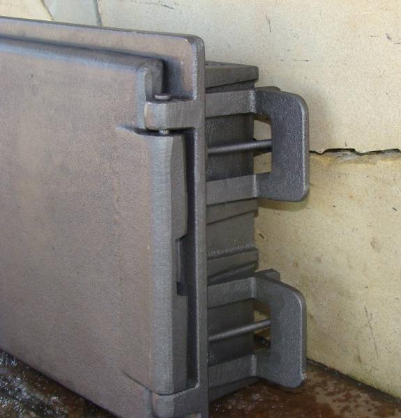 Innbee® Revisionstür Hermetische Gusseisentür 250x235 Kamin Klapptür für Holzherd dichte Feuerraumtür In-2304
